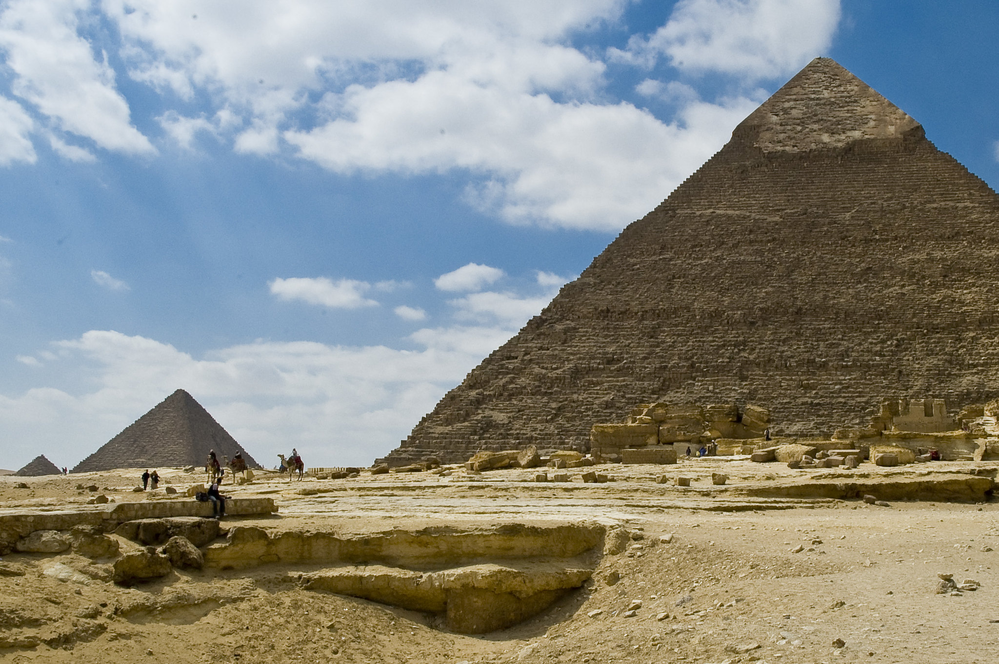 11Pyramids of Giza